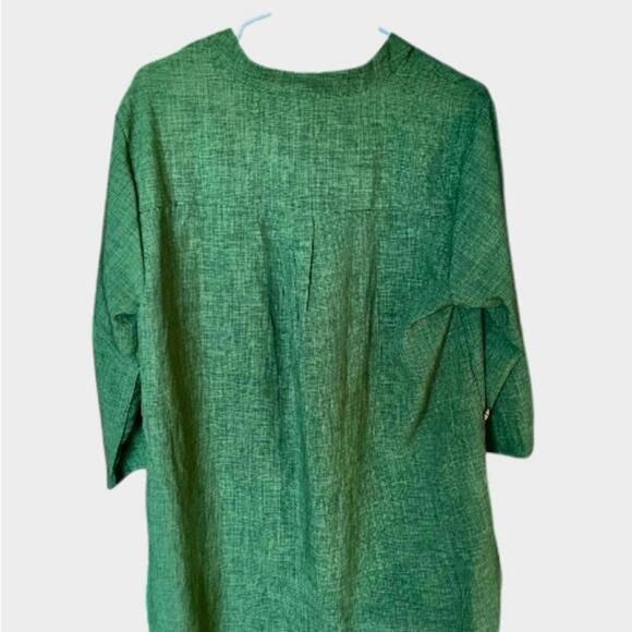 Green V-Neck Tunic with Wood Button Details - Picture 2 of 3